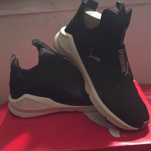 Fierce VR women pumas